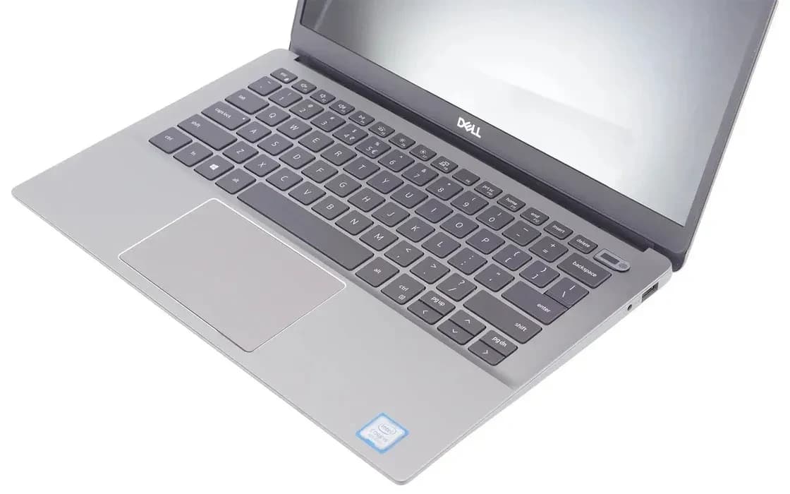 صورة للعرض لـ Dell Latitude 3301 - Intel Core i5، الجيل 8، RAM 8 GB، SSD 256 GB
