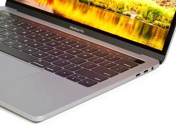 صورة للعرض لـ MacBook Pro 13'' 2018 - Intel Core i5، الجيل 8، RAM 8 GB، SSD 256 GB